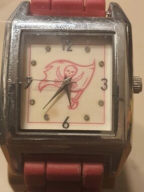 🦋10/$20🦋 Tampa Bay Buccaneers Silver/Pink Silicone Women's Tank Watch